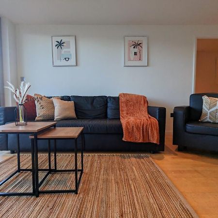 Apartment 100M From Fistral Beach- Underground Parking-Surf Shower & Locker- Sleeps 6 New Quay Exterior foto